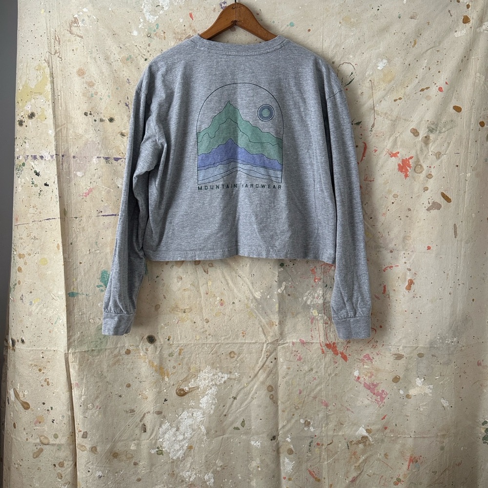 Mountain Hardwear Cropped Gray Long Sleeve Tee